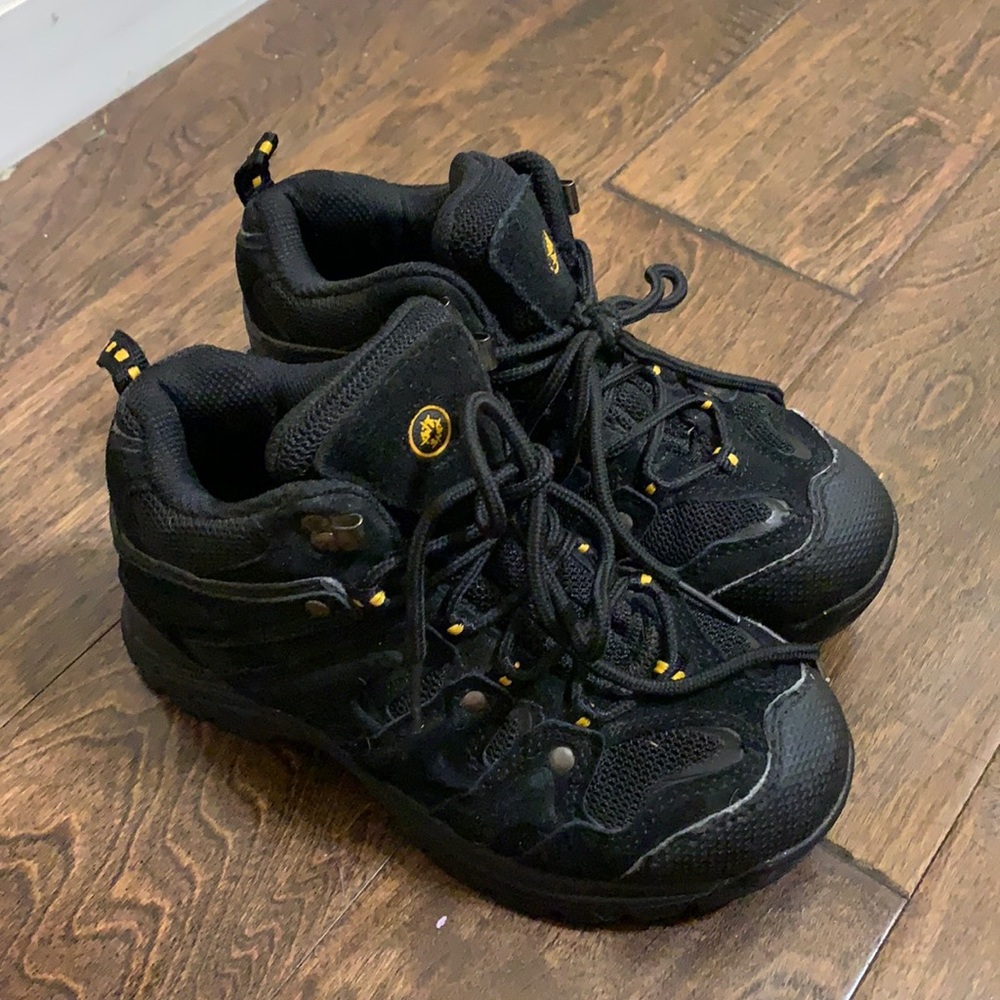 Nevados shoes